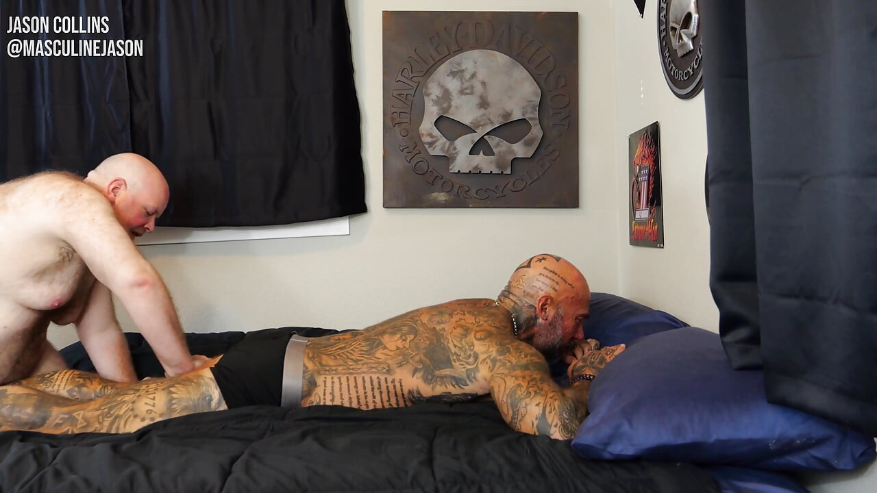 Bareback Massage N Fuck with Johnny the Bear 3