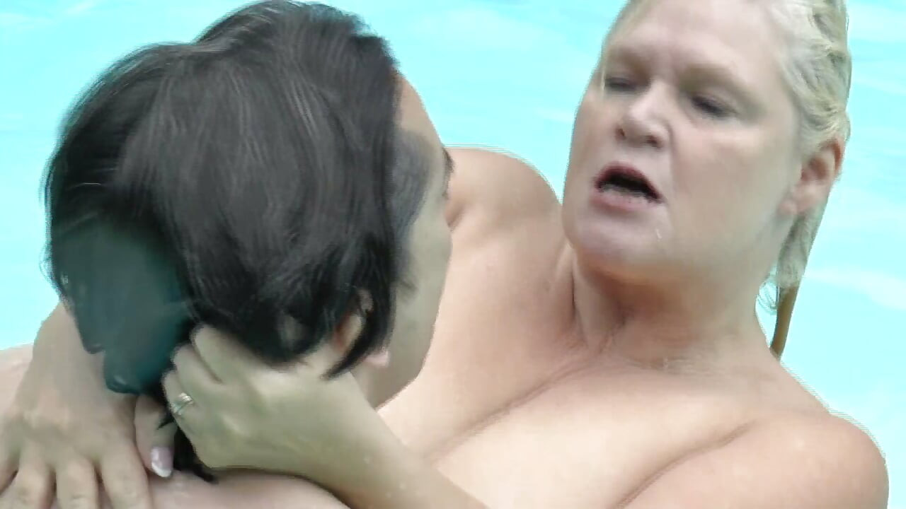 Fuck with Busty Hot Woman in Swimming Pool