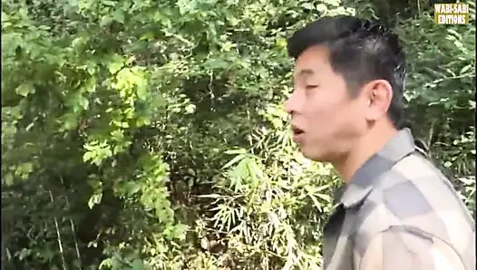 Özgür ruhlu olgun kadınların açık havada yetişkin özgürlüklerini kucakladığı kırsal kaçış -sahne.3