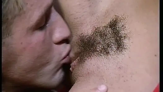 Harika esmer büyük sert yarakla sikiliyor ağzına boşalıyor