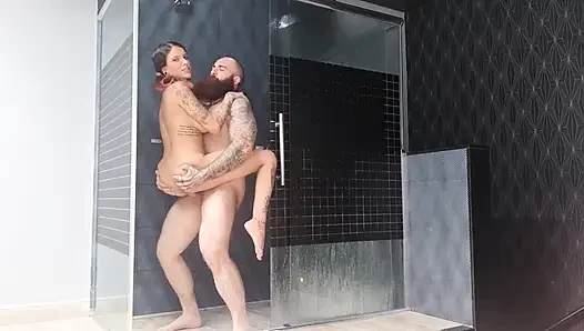 Squirting in Badewanne und Dusche ...
