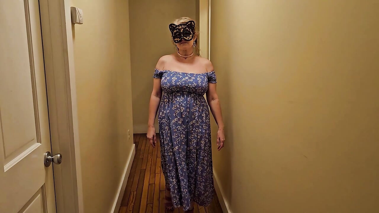 REAL Milf has HUGE BOOBS and Loves to show them to Everybody