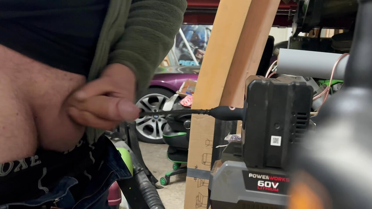 Masturbasi suara uretra bergetar 30cm ekstrem di garasi