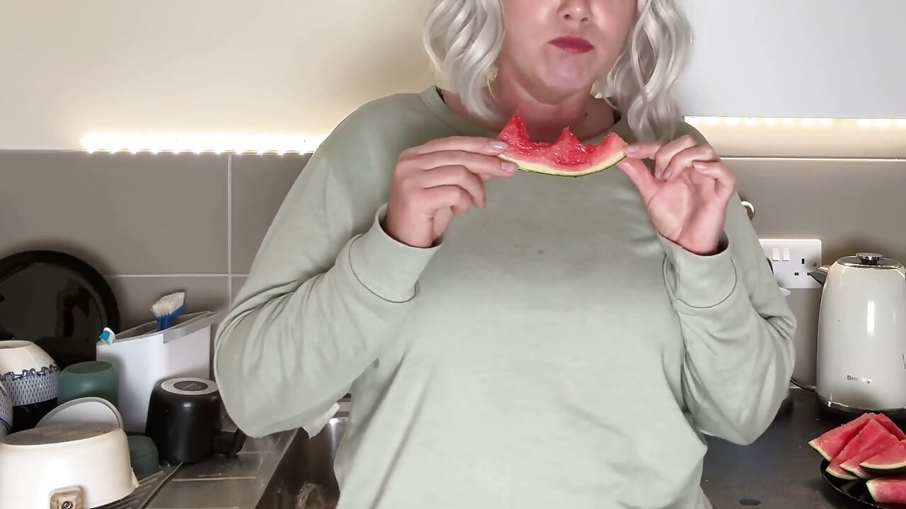 Juicy Watermelon Mess - Namočené Překvapení V Mokrých Kalhotách!