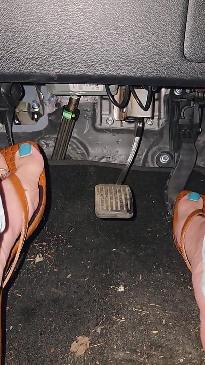 Pedal fetish kaki memompa