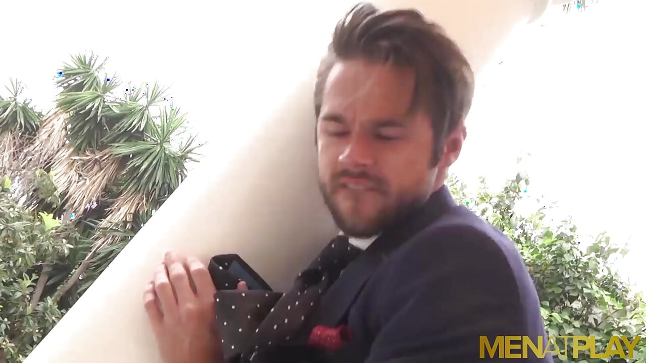 MENATPLAY - Latino Enzo Rimenez fucks well suited businessman