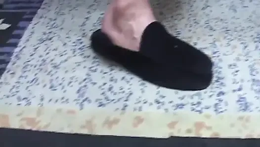 Siyah ve beyaz üçlü amcık ofiste amcık yalıyor... ağzına boşalma