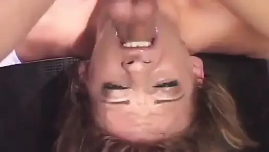 Симпатичную 21-летнюю французскую тинку трахнули в рот