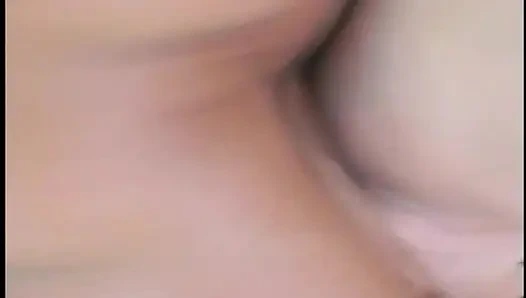 Zwei schmutzige huren werden alle ficklöcher von einem massiven mann mit großem schwanz im freien geschraubt