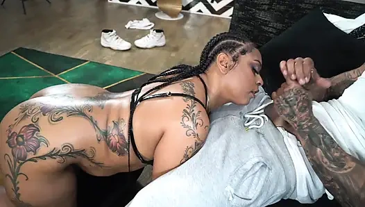 Чернокожая в гэнгбэнге с большим черным членом