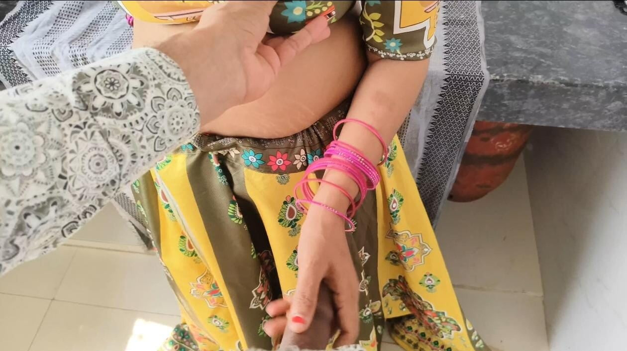 I went to bhabhi's house when her brother not at home and enjoyed a lot with my lovely bhabhi, Full Hindi Viral Video