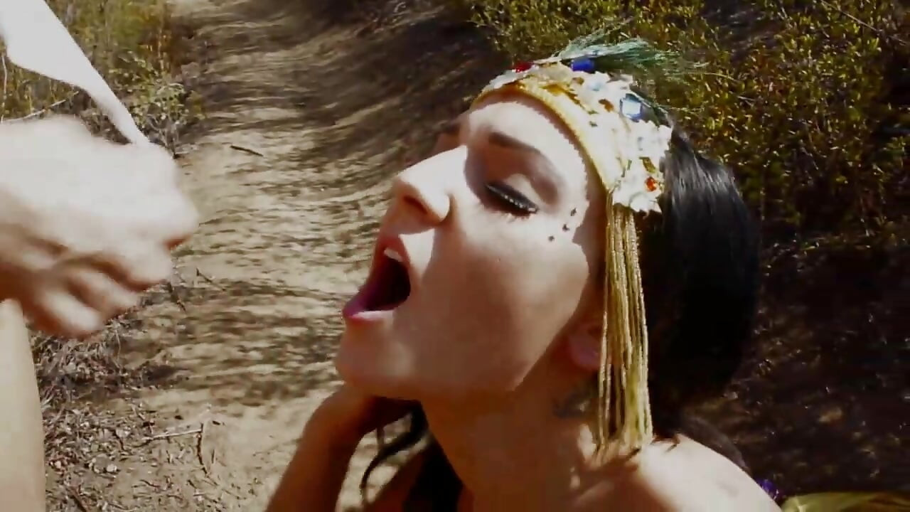 Amazon queen banged in the woods