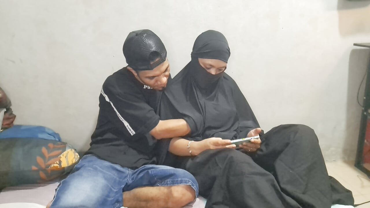 An Asian Muslim Aunt Fucking With A Man In A Hat