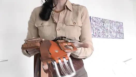 Cewek seksi dengan rok mini ini lagi asik dicoba pakai kostum linen, bagian 3, lady victoria valente