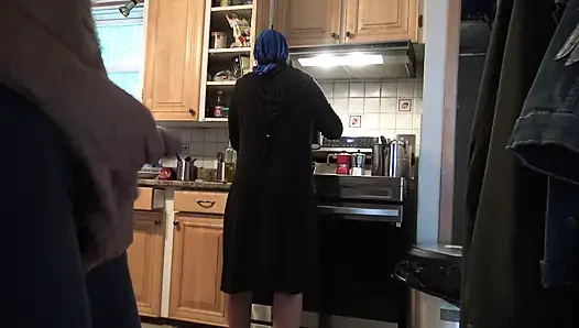 Die ehefrau meiner besten freundin hat mich fast beim masturbieren erwischt !!