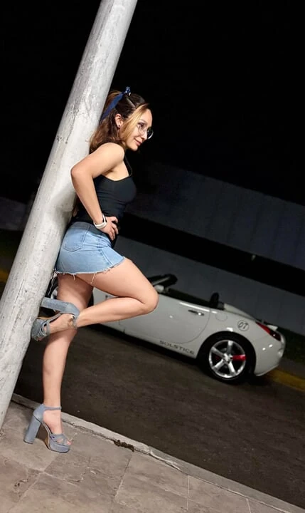 I love to touch myself on the street !!