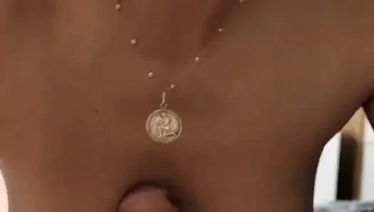 Orta yaşlı seksi üvey anne