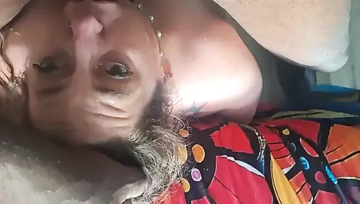 Покорную толстушку-шлюшку грубо трахнул в рот большой черный член