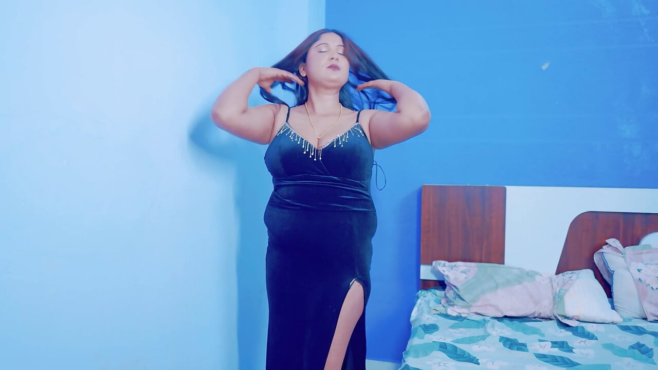 Peituda milf esposa não satisfeita com o pau do marido