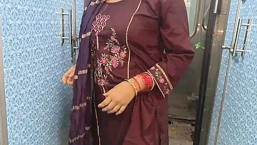 Train mai bhabhi ko lund chusaya