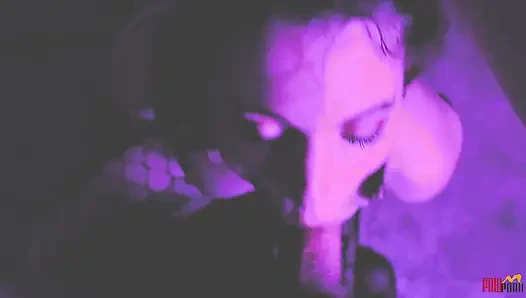 Pelacur terjebak didorong untuk bugil dan nyepong kontol captor