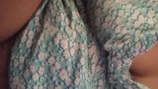 Cewek sri lanka ini lagi asik muasin memek beceknya pakai dildo di kamar mandi