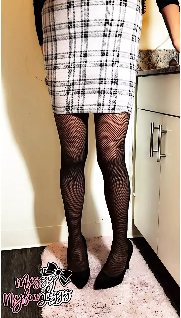 MissyNylonLeggs - These Thigh High Stockings Won't Stay Up 💋