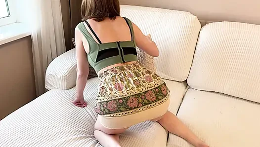 Meine stiefmutter steckte dumm auf dem Sofa und ich fickte ihre enge muschi brazend