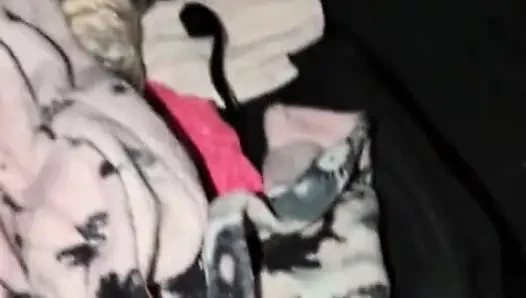 Kandis'e büyük zenci yarağı sürtük olmak istediğini kanıtlamasını söyledi