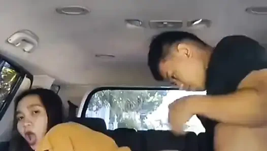 Ngentot ibu tiri didalam mobil