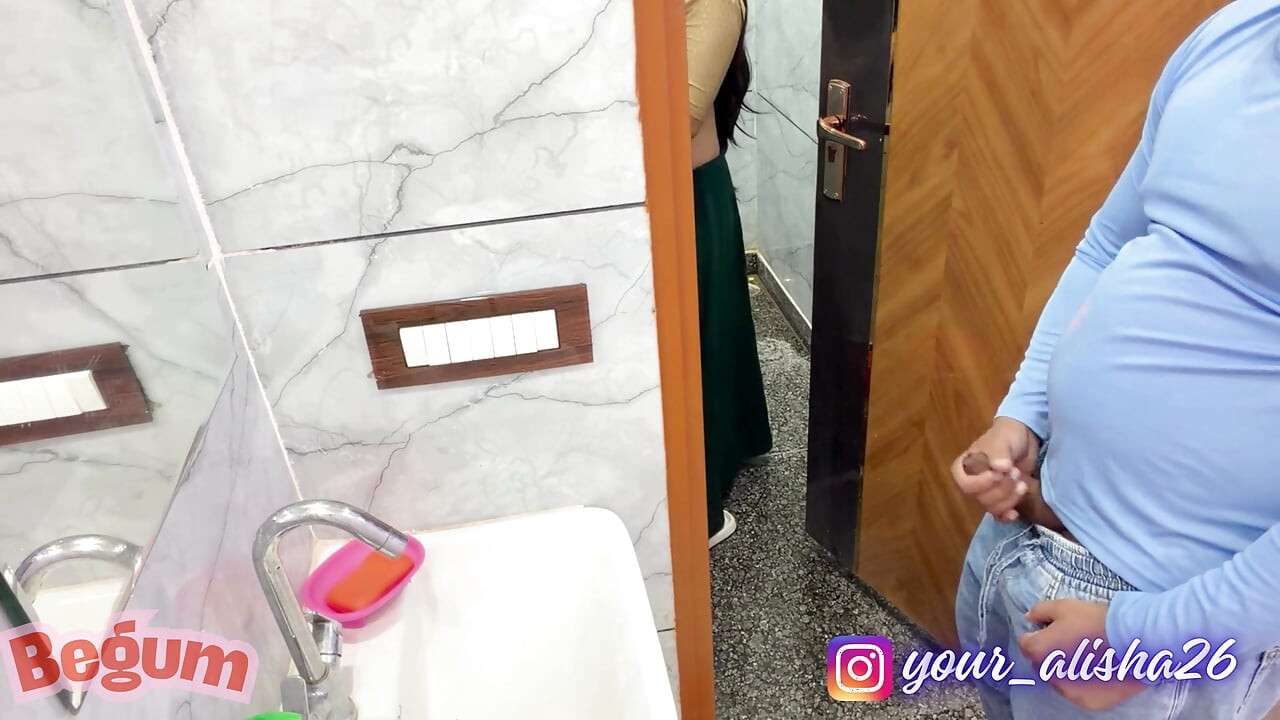 Alisha Bhabhi Aayi Kapde Badalne aur Chudgayi Tharki Ladke Se