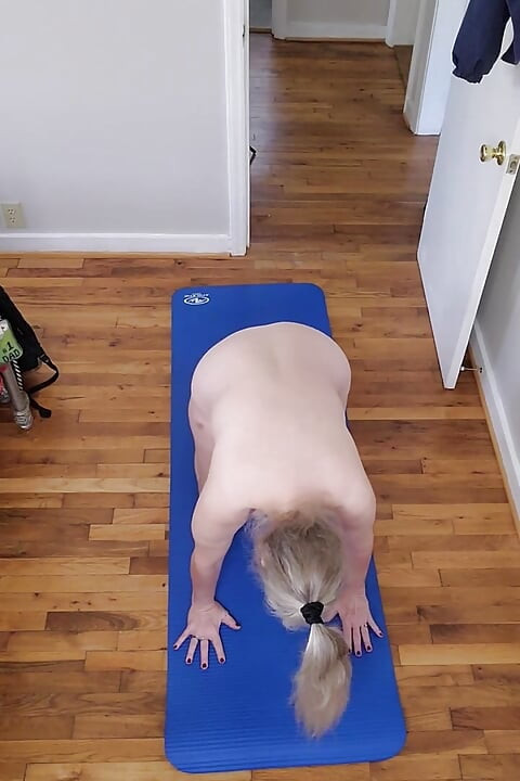Hot MILF BBW Doing Naked Yoga!