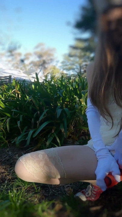 BELLA MASTURBATES, PEES & CUMS OUTSIDE! - MyLoveBunny xx | Clip 1
