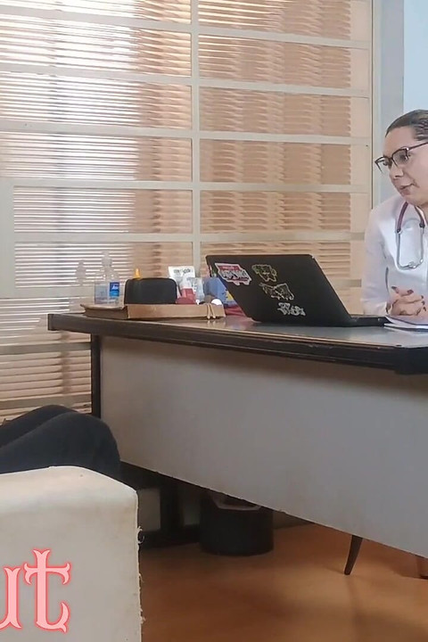 Doctor Coroa Pervert Suzie Gave Her Medicine to Heal Her Patient
