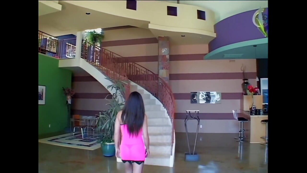 Kaiya Lynn: สาวงามชาวเอเชียที่ประณีตโดนเย็ดจัดหนักบนบันได