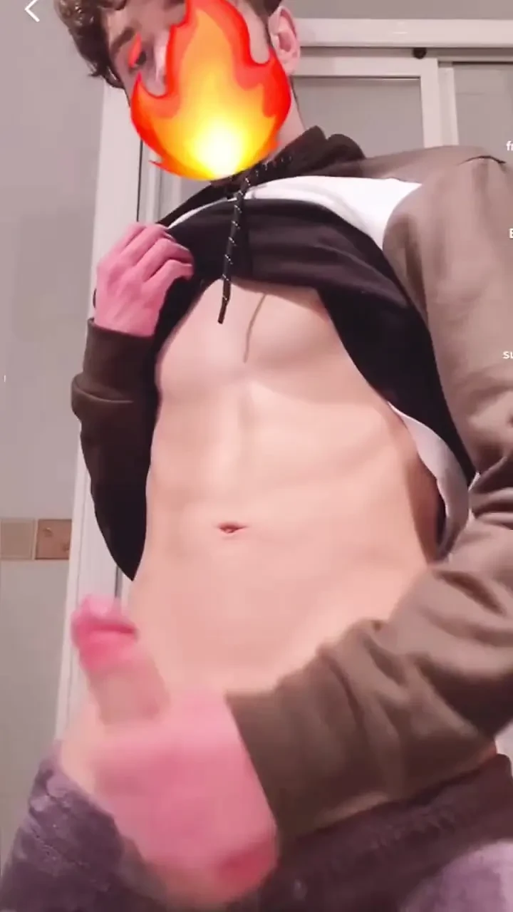 年轻的大鸡巴大学男孩在课后自慰:D（拜伦李）