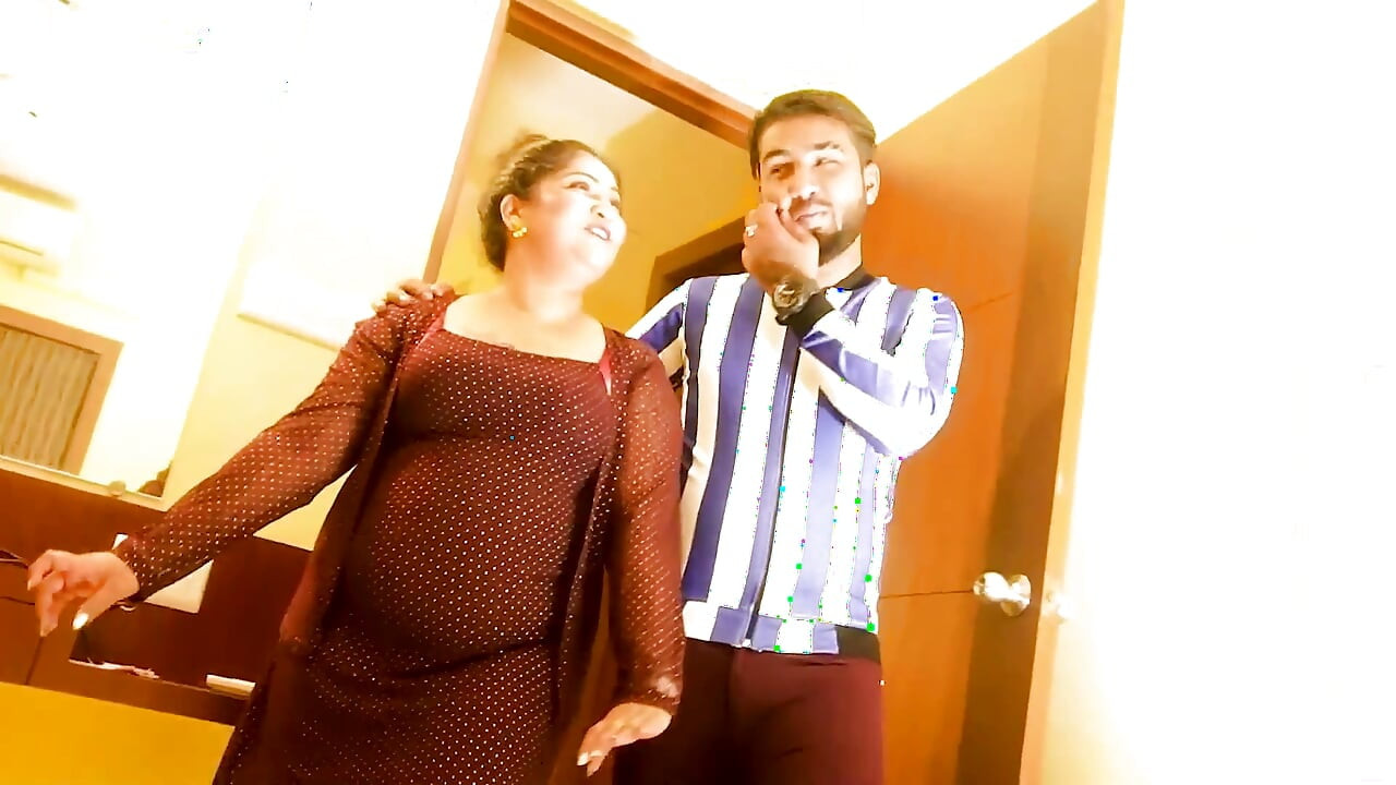 Desi para uwielbia ptaka rucha się w hotelu