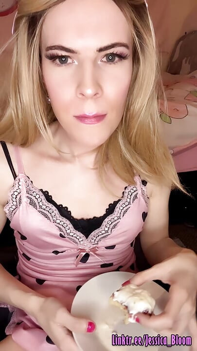 Sissy Scones Anal Whipped Cream & Trans Cumshot - Μαγειρεύοντας με την Jessica Bloom