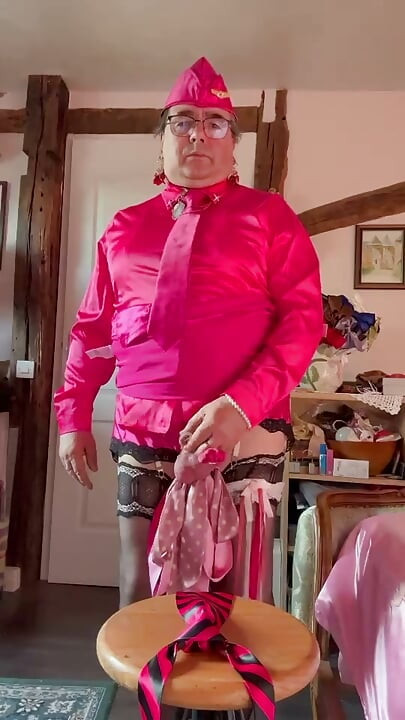 In a fuchsia flight attendant outfit to enjoy on the fuchsia and black tie