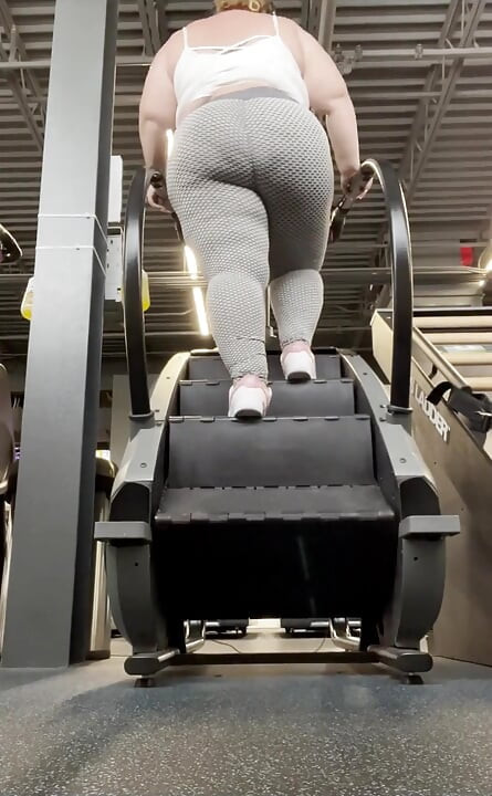 Würdest du mich im Fitnessstudio trainieren oder einfach nur zu, wie mein Arsch wackelt?