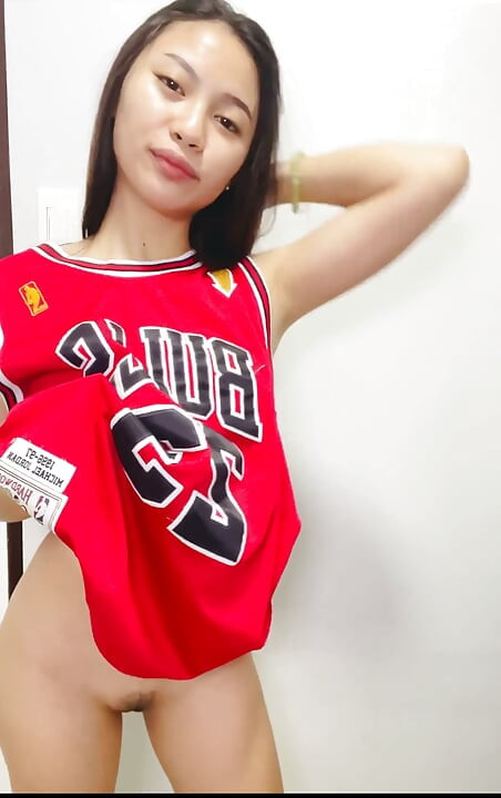 릴 걸레. 그냥 섹시한 춤과 새아빠를 괴롭히는.