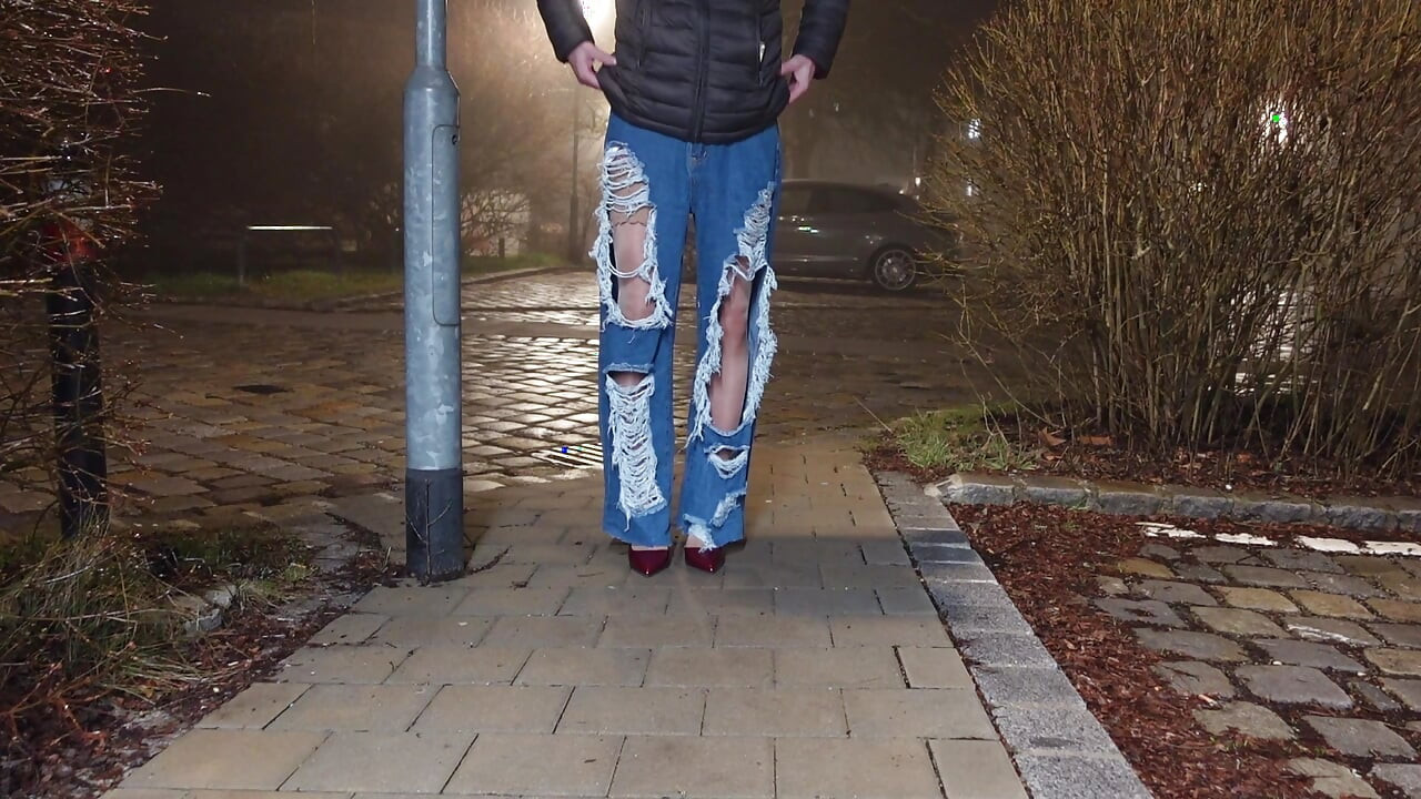 No meu jeans rasgados sexy eu tão duro
