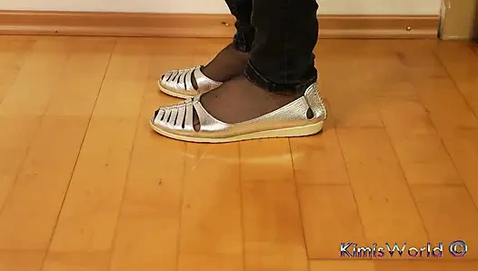 Nylonsohlen anbetung - extreme füße necken, baumeln und im schuhspiel