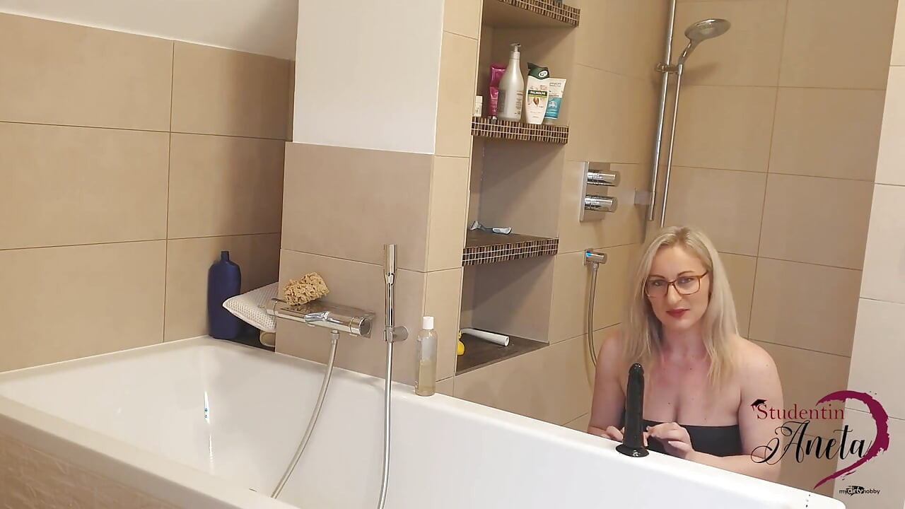 Studentin-aneta Dildoanal