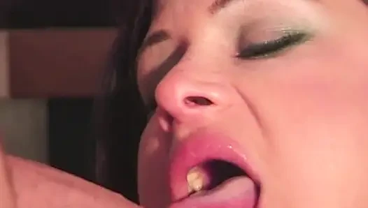 Heißer Blowjob und Intensive Penetration