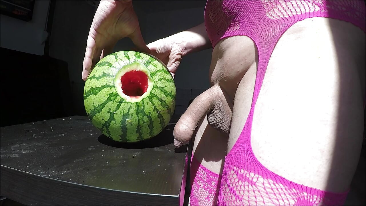 trans jebanie arbuz i spermę