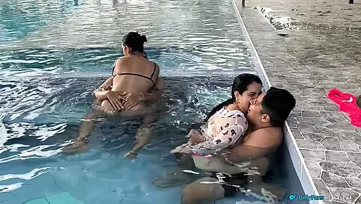 Party-sex pool ehefrauentausch
