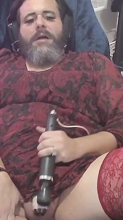 Mature crossdresser plapping and vibing locked up useless sissy clitty | Clip 1