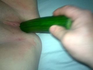 英国熟女吃黄瓜