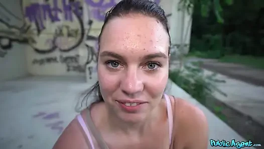 Kamu görevlisi - amatör keira flow döl yutmak için sabırsızlanıyor